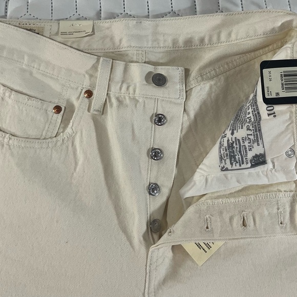 Levi's 501 Button Fly Cropped Straight Distressed Jeans Cream Women's Size 30 - Picture 2 of 12